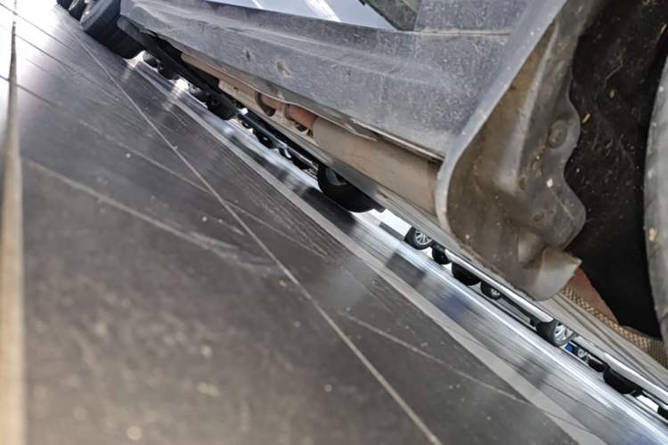 Used NETA S 2022 Extended-Range Version 1160 km Rear-Drive Big Edition Right Side Sill