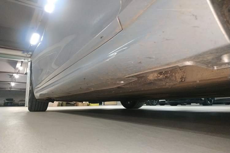 Used NETA S 2022 Pure Electric 715 km Range Rear-Wheel Drive Mid-Range Version Right Side Sill