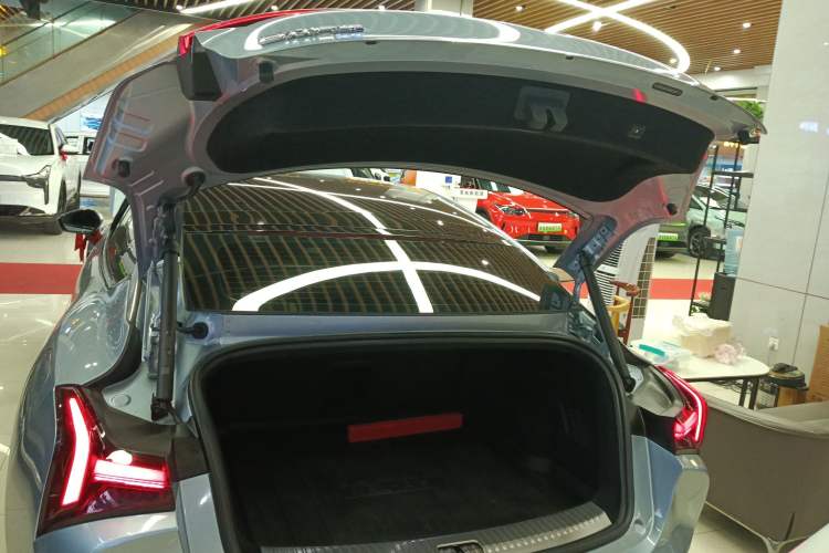 Used NETA S 2022 Extended-Range Version 1160 km Range Rear-Wheel-Drive Compact Edition Trunk
