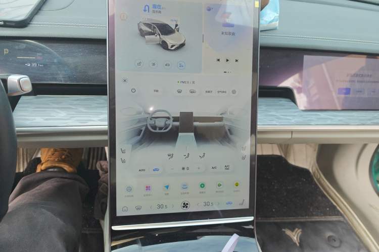 Used NETA S 2022 Pure Electric 715 km Range Rear-Wheel Drive Mid-Range Version Audio And AC Panel