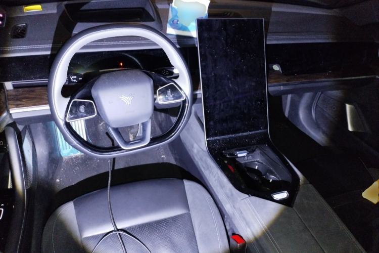 Used NETA S 2022 Pure Electric 715 km Range Rear-Wheel Drive LiDAR Version Center Console