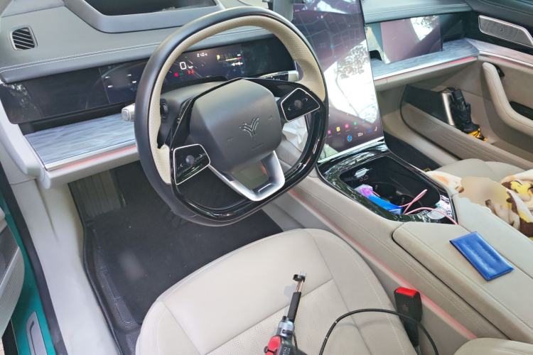 Used NETA S 2022 All-Electric 650 km Four-Wheel Drive Premium Version Center Console