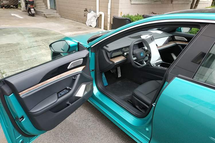 Used NETA S 2022 Pure Electric 715 km Range Rear-Wheel Drive Mid-Range Version Driver Seat