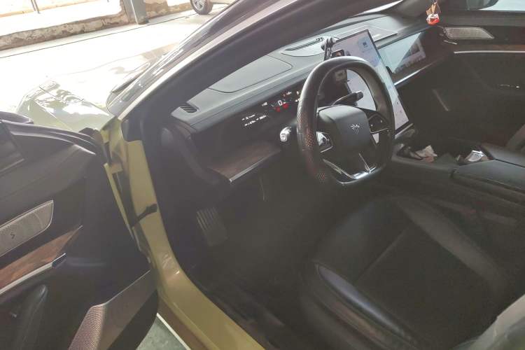 Used NETA S 2022 Extended-Range Version 1160 km Range Rear-Wheel Drive Mid-Grade Driver Seat