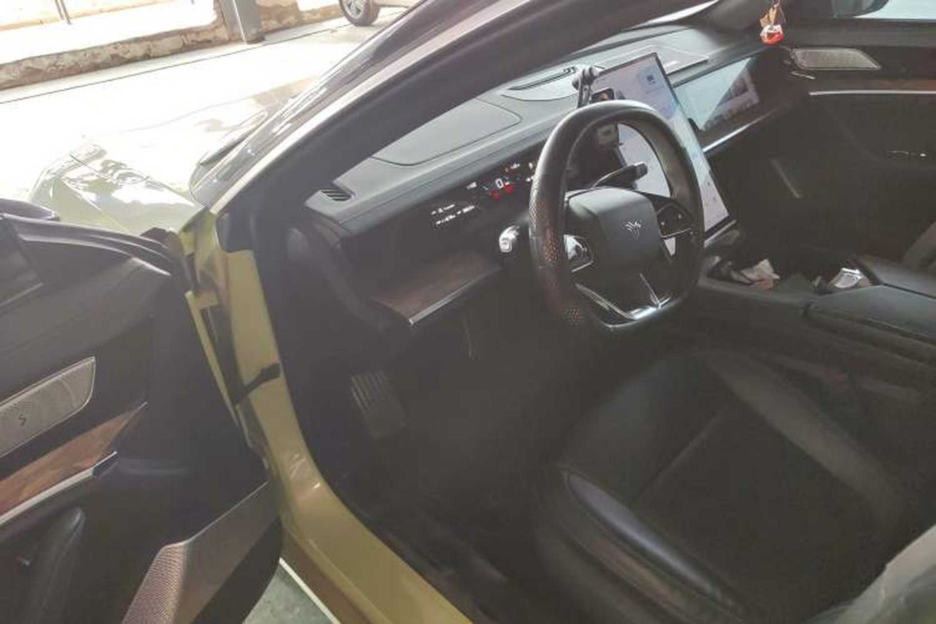 Used NETA S 2022 Extended-Range Version 1160 km Range Rear-Wheel Drive Mid-Grade Driver Seat