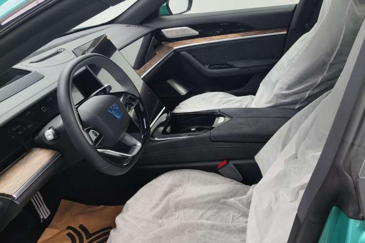 Used NETA S 2022 All-Electric 650 km Four-Wheel Drive Premium Version Exterior 6