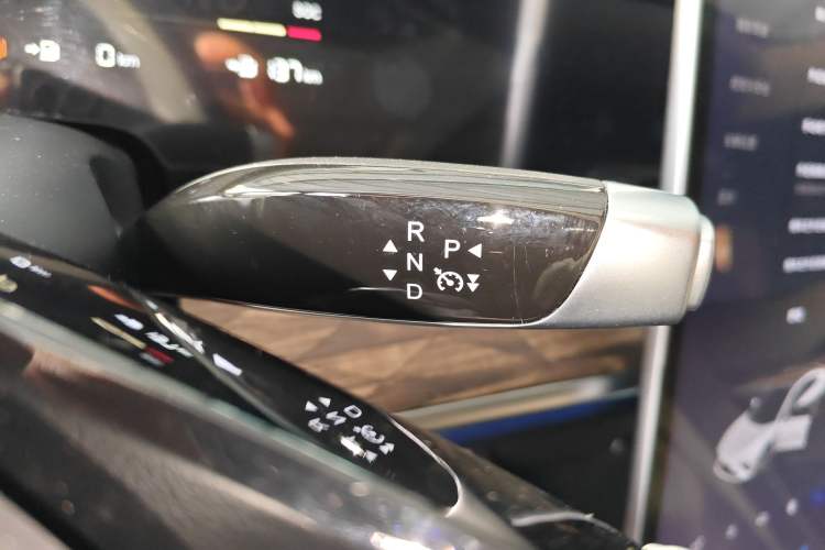 Used NETA S 2022 Extended-Range Version 1160 km Range Rear-Wheel-Drive Compact Edition Gear Lever