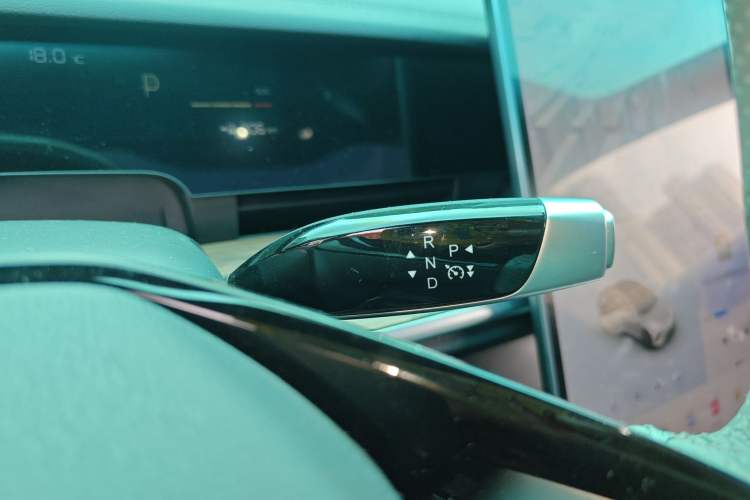Used NETA S 2022 All-Electric 650 km Four-Wheel Drive Premium Version Gear Lever
