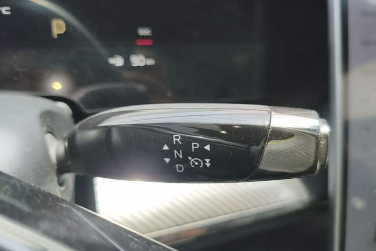 Used NETA S 2022 All-Electric 650 km Four-Wheel Drive Flagship Edition Gear Lever