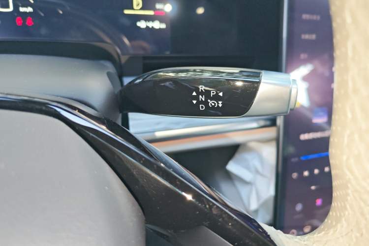 Used NETA S 2022 All-Electric 650 km Four-Wheel Drive Premium Version Gear Lever