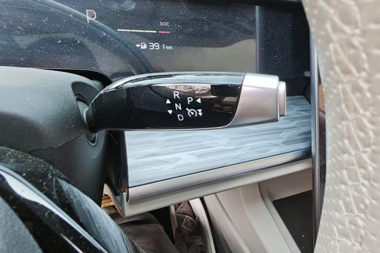 Used NETA S 2022 Pure Electric 715 km Range Rear-Wheel Drive Mid-Range Version Gear Lever