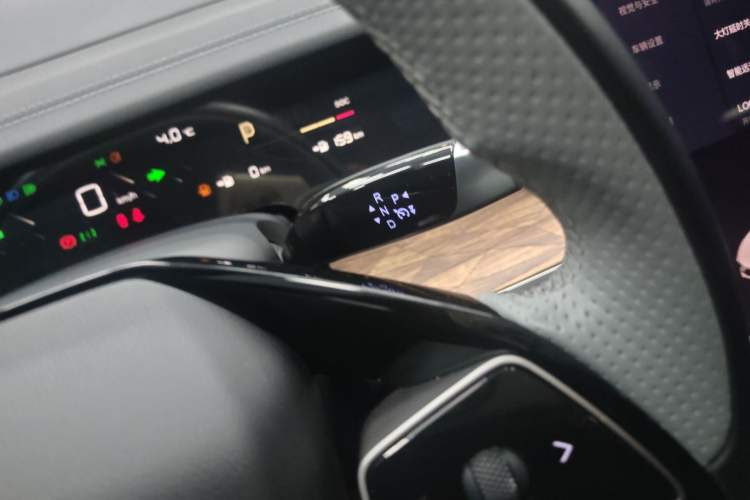 Used NETA S 2022 Extended-Range Version 1160 km Range Rear-Wheel-Drive Compact Edition Gear Lever