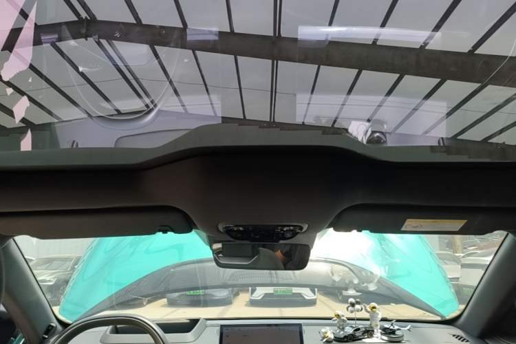 Used NETA S 2022 All-Electric 650 km Four-Wheel Drive Flagship Edition Headliner