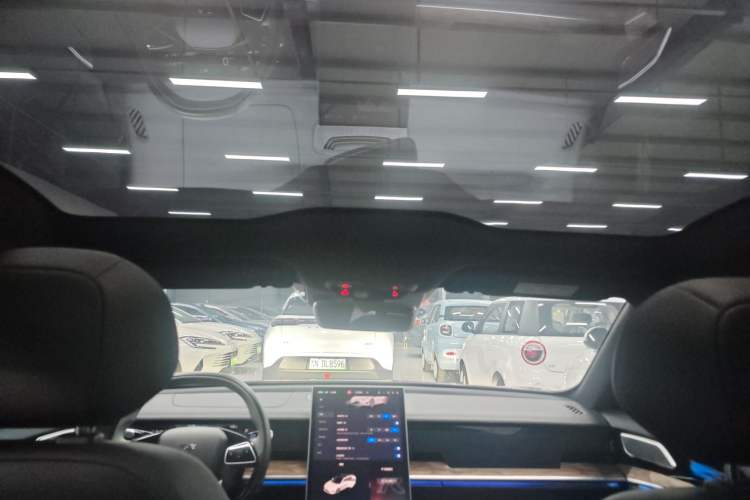 Used NETA S 2022 Extended-Range Version 1160 km Range Rear-Wheel-Drive Compact Edition Headliner