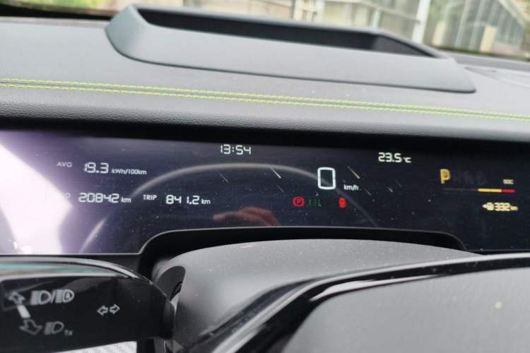Used NETA S 2022 All-Electric 650 km Four-Wheel Drive Flagship Edition Instrument Cluster