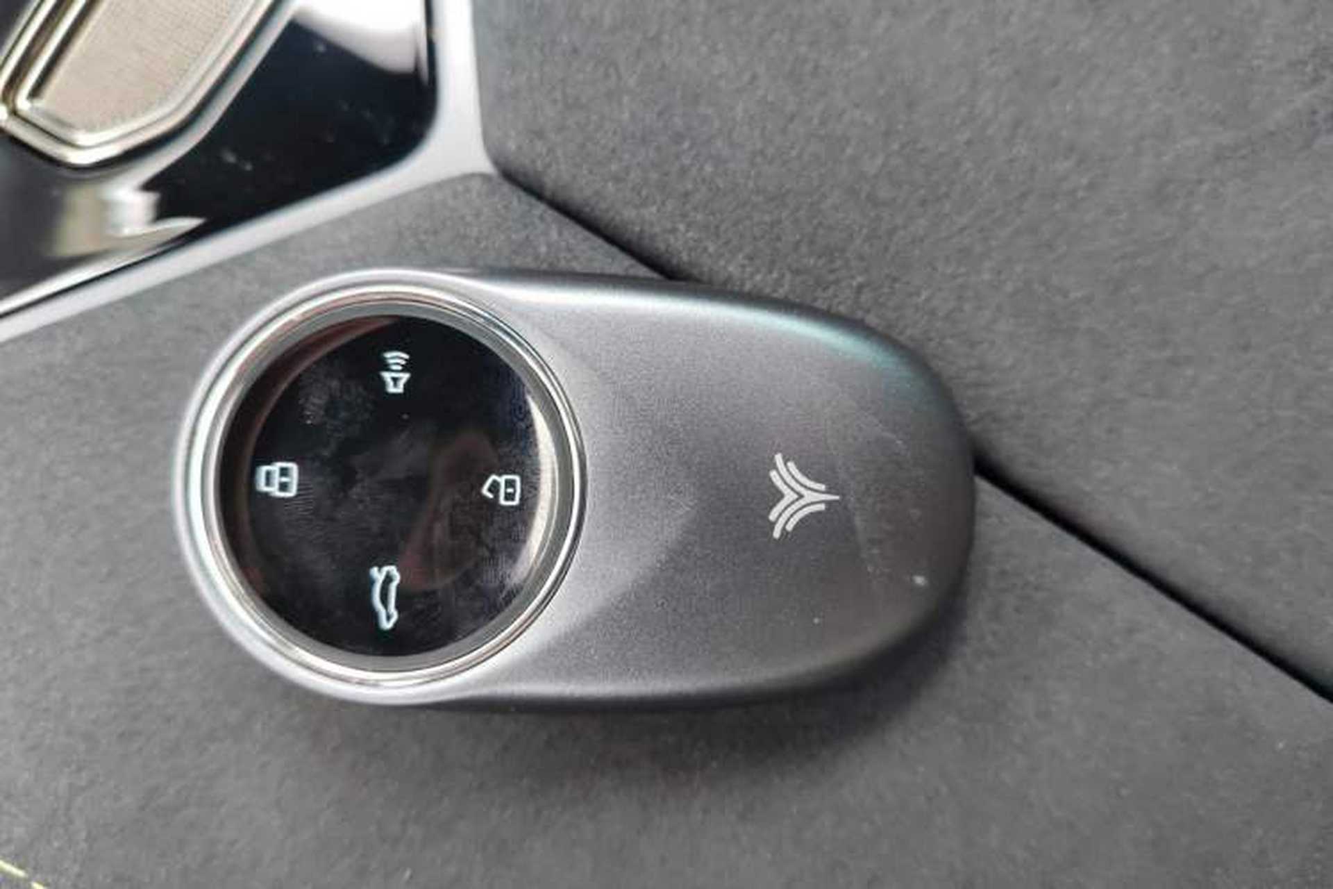 Used NETA S 2022 All-Electric 650 km Four-Wheel Drive Flagship Edition Interior 1