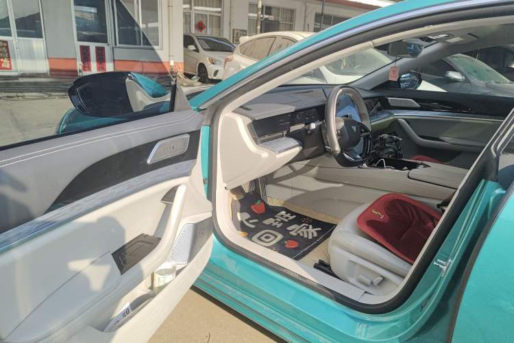 Used NETA S 2022 Extended-Range Version 1160 km Range Rear-Wheel Drive Mid-Grade Interior 3