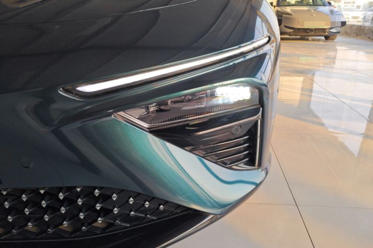 Used NETA S 2022 Extended-Range Version 1160 km Range Rear-Wheel-Drive Compact Edition Left Front Headlight