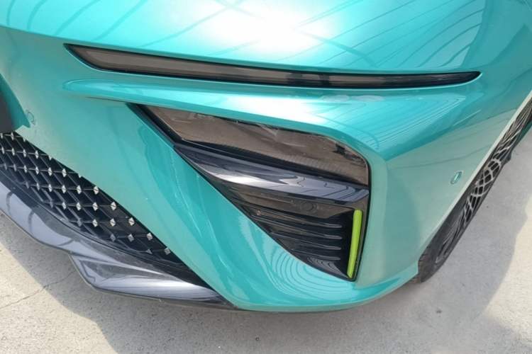 Used NETA S 2022 All-Electric 650 km Four-Wheel Drive Flagship Edition Left Front Headlight