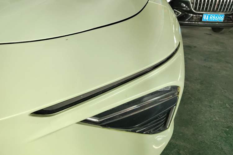 Used NETA S 2022 Extended-Range Version 1160 km Range Rear-Wheel Drive Mid-Grade Left Front Headlight