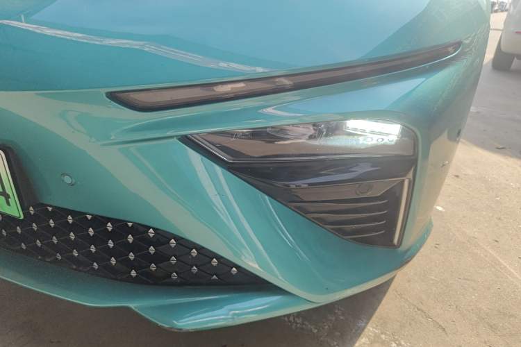 Used NETA S 2022 Extended-Range Version 1160 km Range Rear-Wheel Drive Mid-Grade Left Front Headlight
