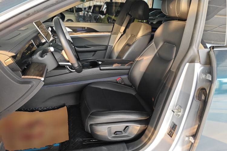 Used NETA S 2022 Extended-Range Version 1160 km Range Rear-Wheel-Drive Compact Edition Left Front Seat