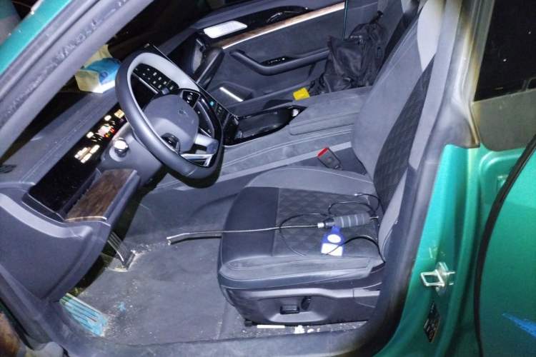Used NETA S 2022 Pure Electric 715 km Range Rear-Wheel Drive LiDAR Version Left Front Seat