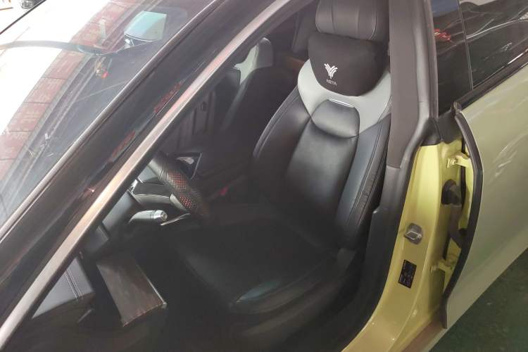 Used NETA S 2022 Extended-Range Version 1160 km Range Rear-Wheel Drive Mid-Grade Left Front Seat
