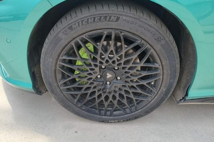 Used NETA S 2022 All-Electric 650 km Four-Wheel Drive Flagship Edition Left Front Wheel Hub