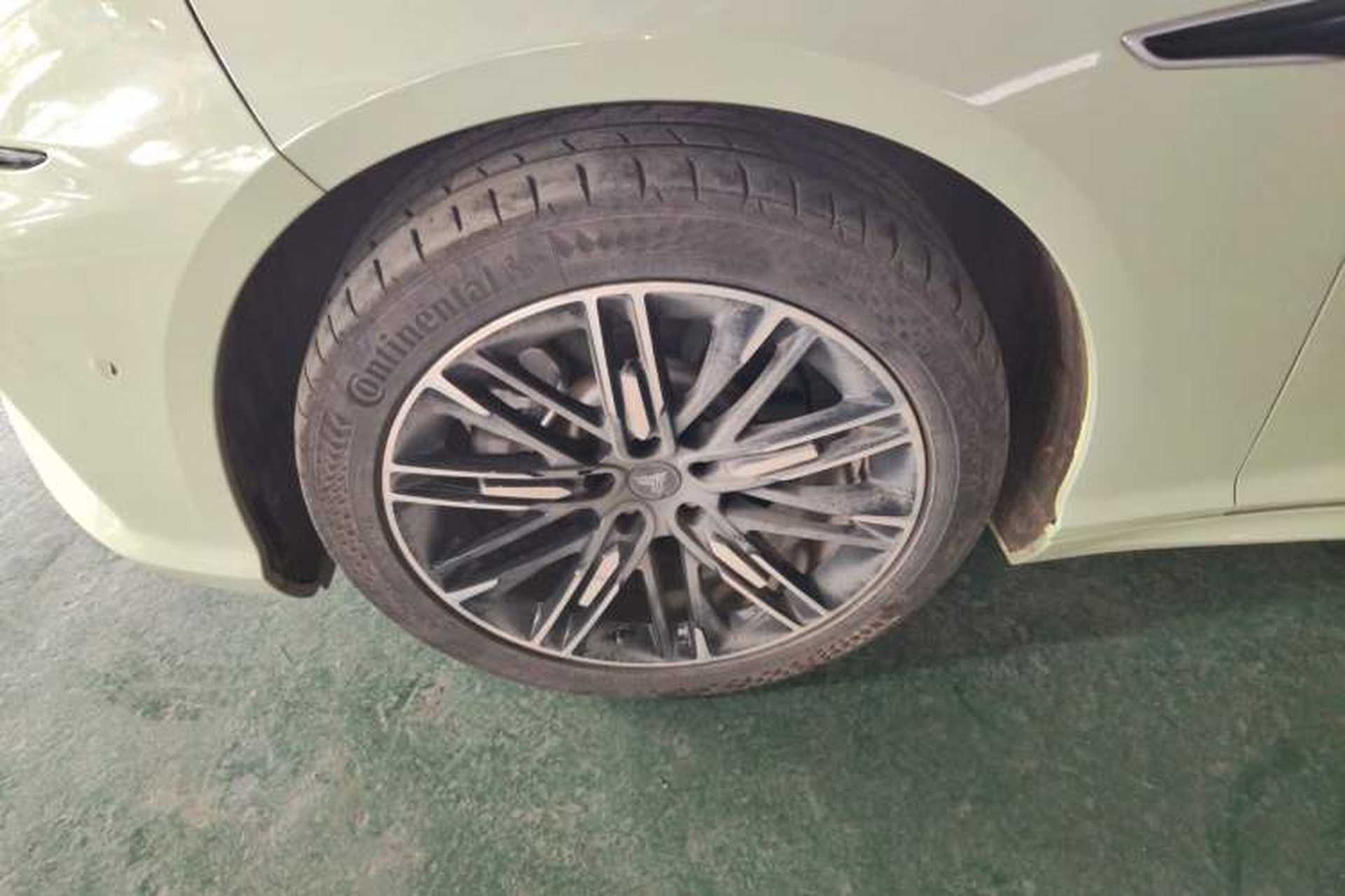 Used NETA S 2022 Extended-Range Version 1160 km Range Rear-Wheel Drive Mid-Grade Left Front Wheel Hub