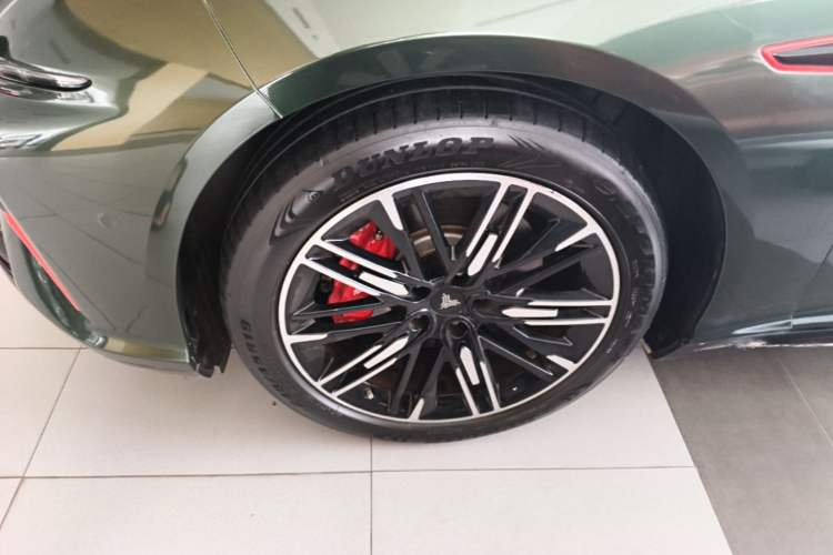 Used NETA S 2022 Extended-Range Version 1160 km Rear-Drive Big Edition Left Front Wheel Hub