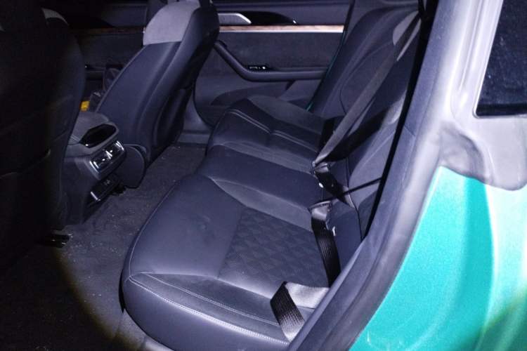 Used NETA S 2022 Pure Electric 715 km Range Rear-Wheel Drive LiDAR Version Left Rear Seat