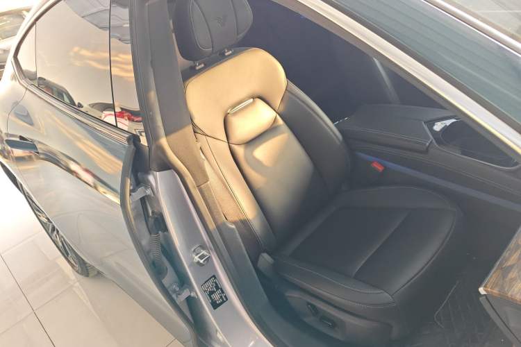 Used NETA S 2022 Extended-Range Version 1160 km Range Rear-Wheel-Drive Compact Edition Right Front Seat