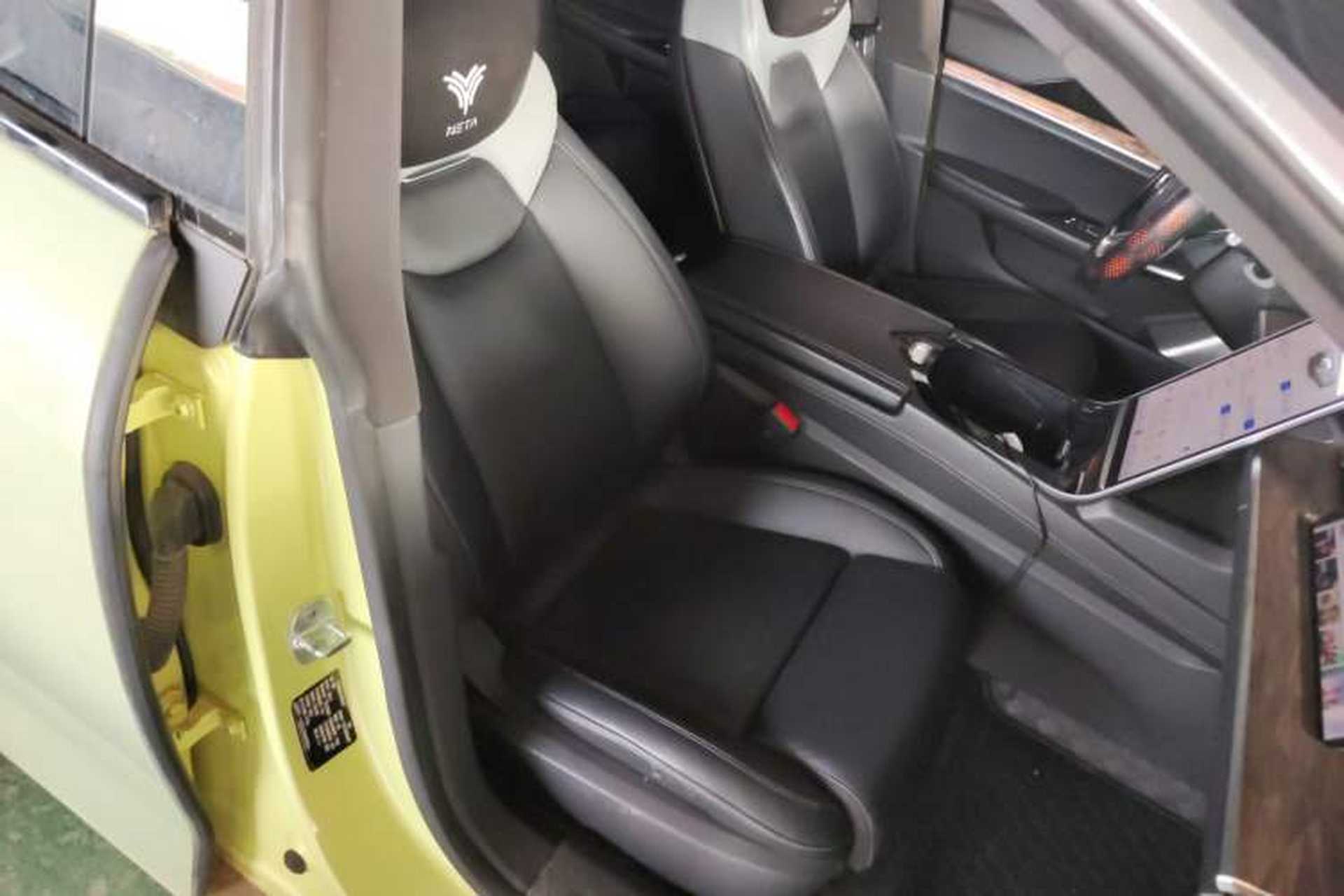 Used NETA S 2022 Extended-Range Version 1160 km Range Rear-Wheel Drive Mid-Grade Right Front Seat