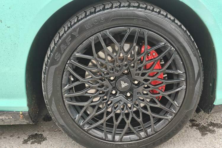 Used NETA S 2022 All-Electric 650 km Four-Wheel Drive Premium Version Right Front Wheel Hub