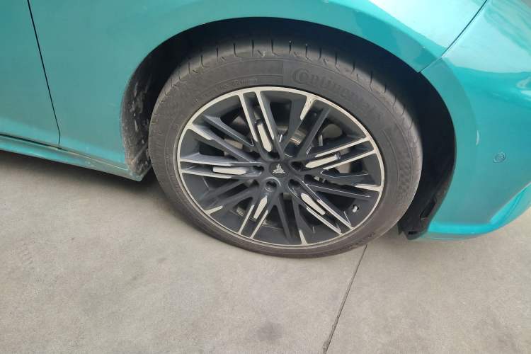Used NETA S 2022 Extended-Range Version 1160 km Range Rear-Wheel Drive Mid-Grade Right Front Wheel Hub