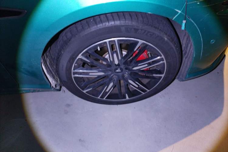 Used NETA S 2022 Pure Electric 715 km Range Rear-Wheel Drive LiDAR Version Right Front Wheel Hub