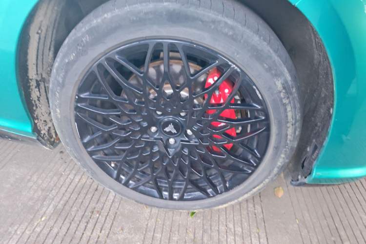 Used NETA S 2022 All-Electric 650 km Four-Wheel Drive Premium Version Right Front Wheel Hub