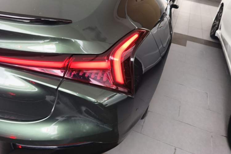 Used NETA S 2022 Extended-Range Version 1160 km Rear-Drive Big Edition Right Rear Taillight