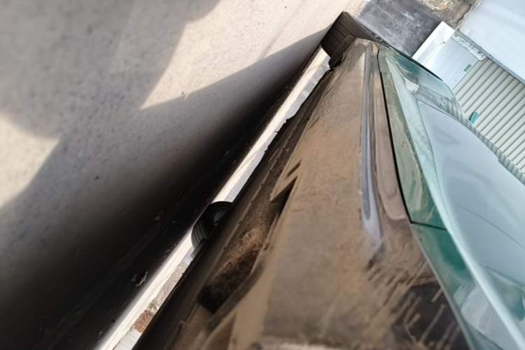 Used NETA S 2022 All-Electric 650 km Four-Wheel Drive Flagship Edition Right Side Sill