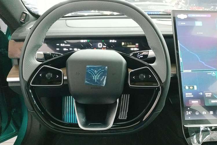Used NETA S 2022 Pure Electric 715 km Range Rear-Wheel Drive Mid-Range Version Steering Wheel