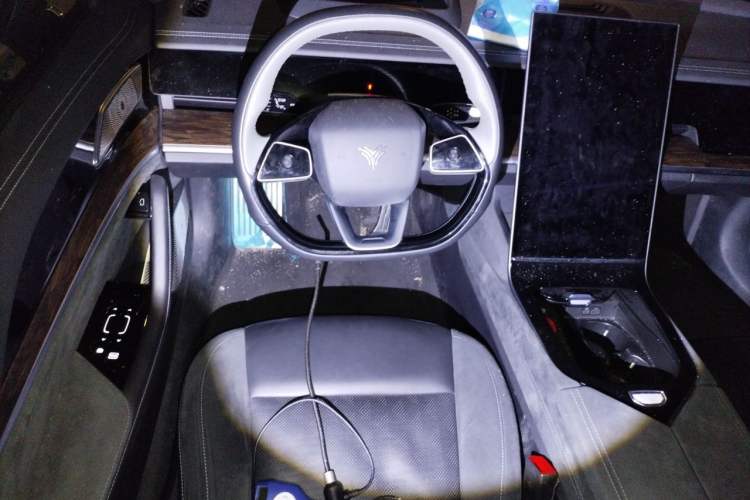 Used NETA S 2022 Pure Electric 715 km Range Rear-Wheel Drive LiDAR Version Steering Wheel