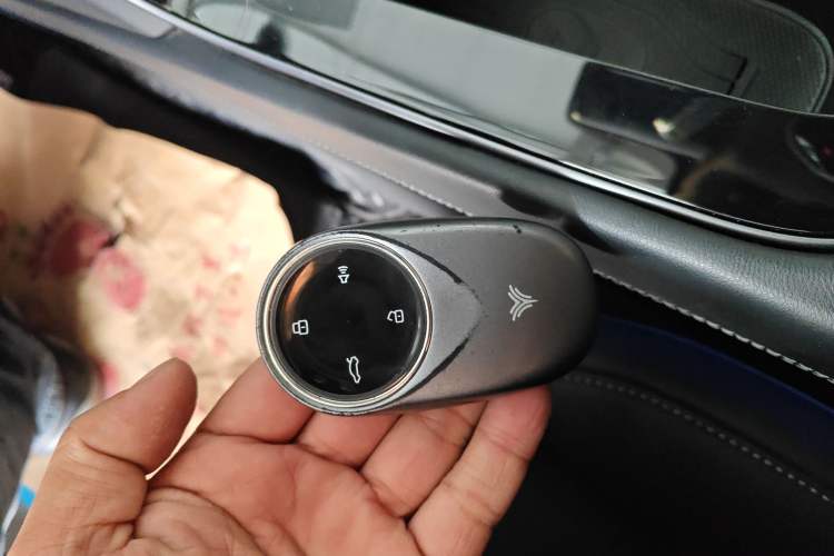 Used NETA S 2022 Extended-Range Version 1160 km Range Rear-Wheel-Drive Compact Edition Vehicle Key