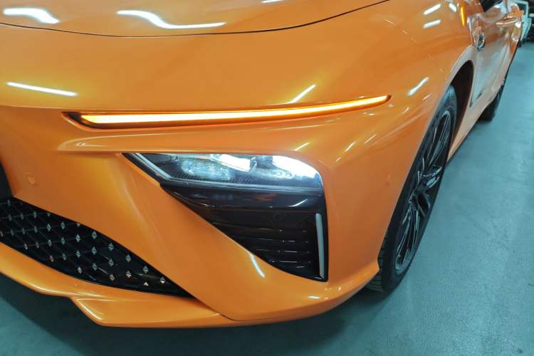 Used NETA S 2022 Extended-Range Version 1160 km Range Rear-Wheel Drive Mid-Grade Left Front Headlight