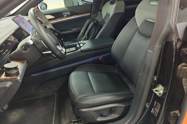 Used NETA S 2022 Extended-Range Version 1160 km Range Rear-Wheel Drive Mid-Grade Left Front Seat