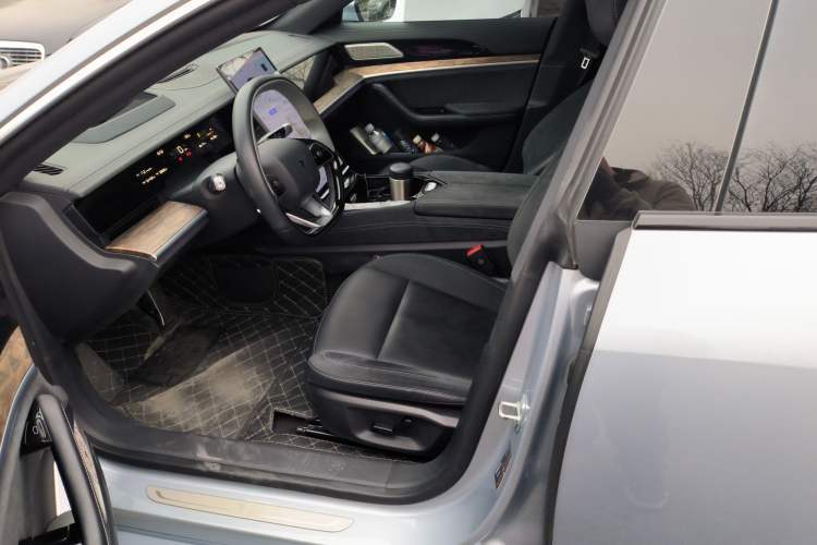 Used NETA S 2022 Extended-Range Version 1160 km Rear-Drive Big Edition Left Front Seat