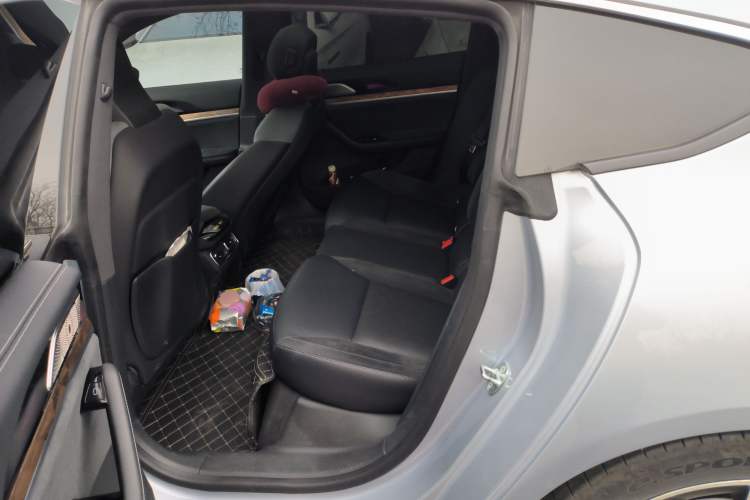 Used NETA S 2022 Extended-Range Version 1160 km Rear-Drive Big Edition Left Rear Seat