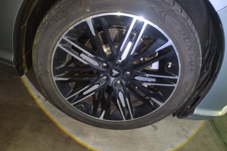 Used NETA S 2022 Extended-Range Version 1160 km Range Rear-Wheel Drive Mid-Grade Right Front Wheel Hub