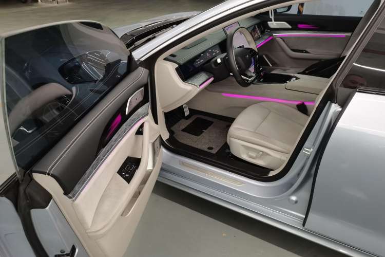 Used NETA S 2022 Extended-Range Version 1160 km Rear-Drive Big Edition Driver Seat