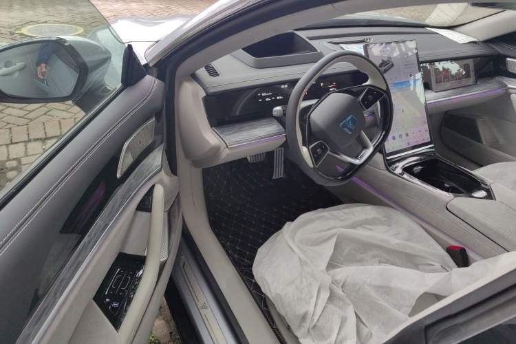 Used NETA S 2022 All-Electric 650 km Four-Wheel Drive Premium Version Driver Seat